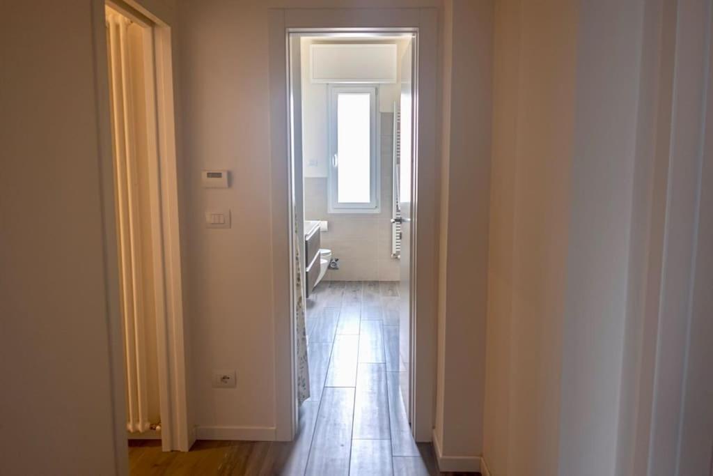 Modern Centraal Gelegen In Bologna. Appartement *