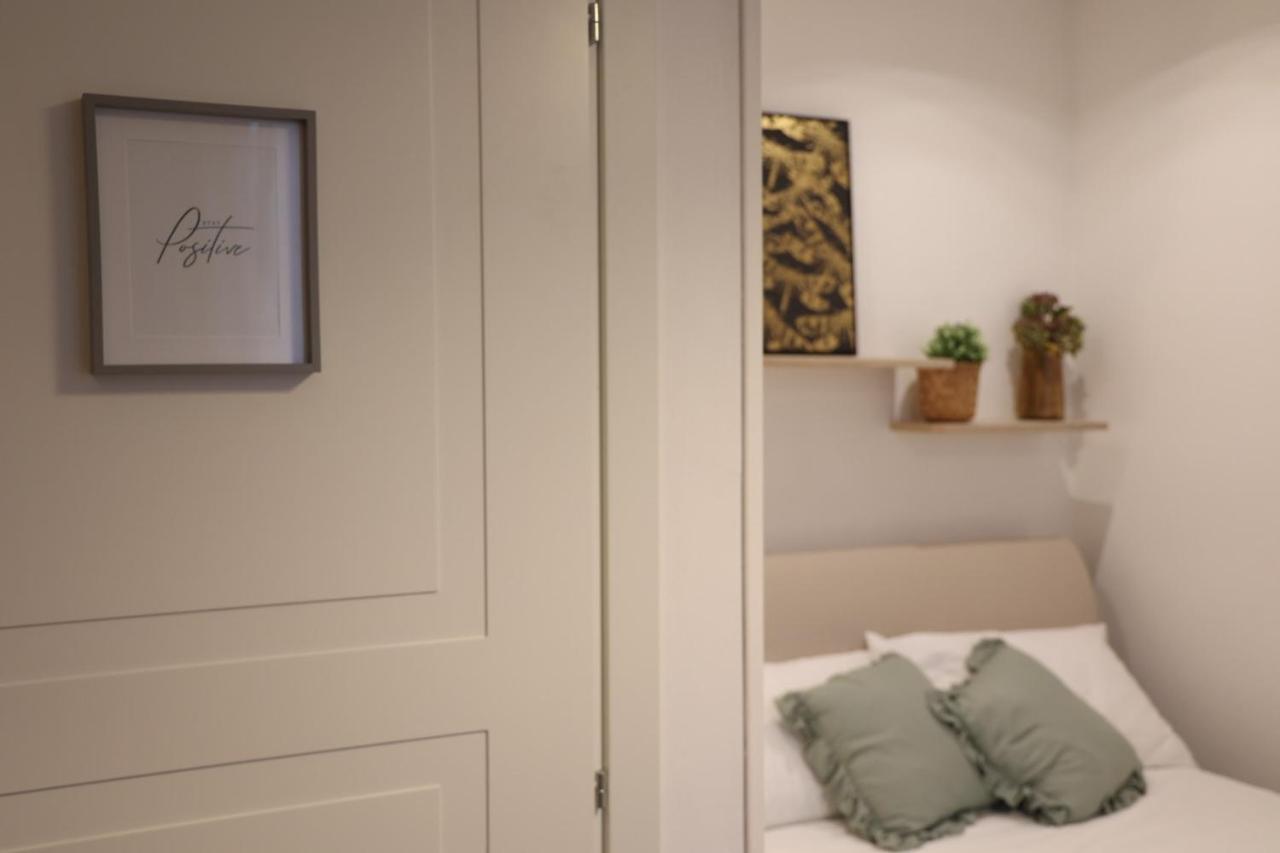 Eraora Apartrooms - Central Station Apartment *