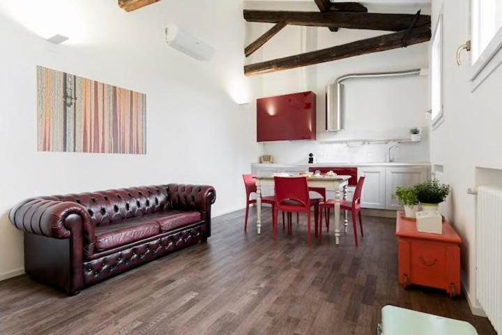 Apartment Red Immerso Tra Le Mura Bolognesi