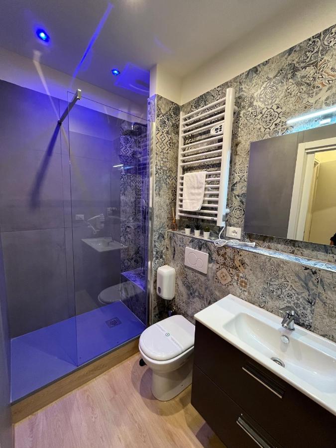Guest house La Deluxe & *