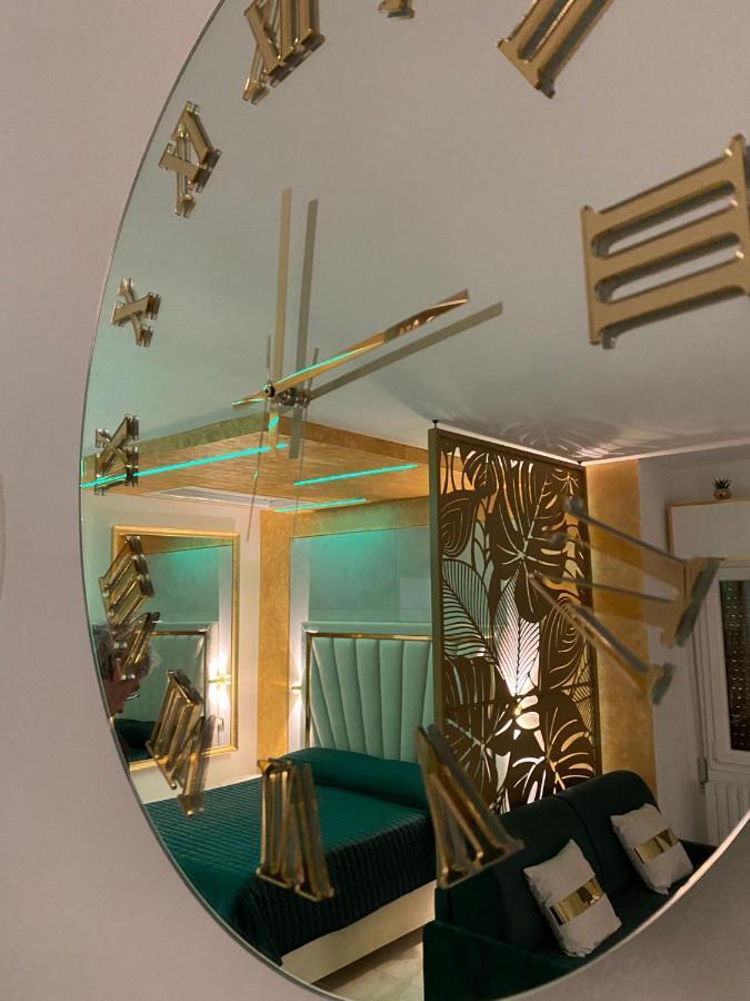 Apartment Fashion Gold With Jacuzzi & Car Garage *
