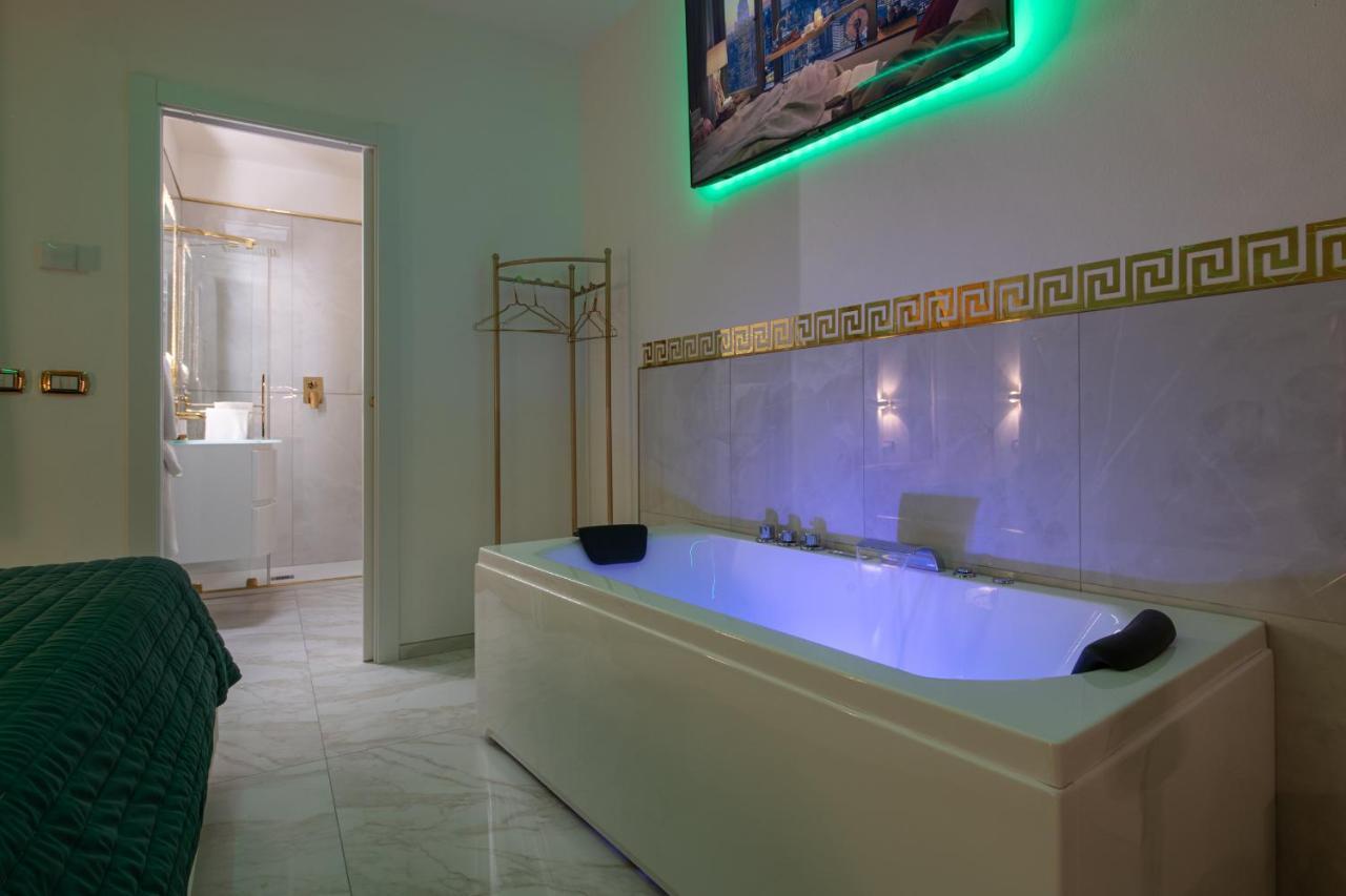 Apartment Fashion Gold With Jacuzzi & Car Garage *