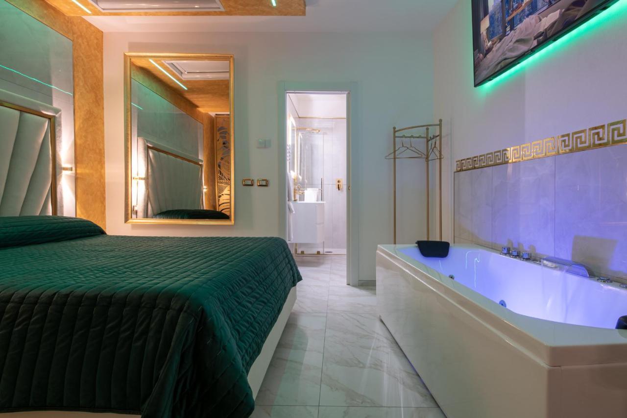 Apartment Fashion Gold With Jacuzzi & Car Garage Bologna