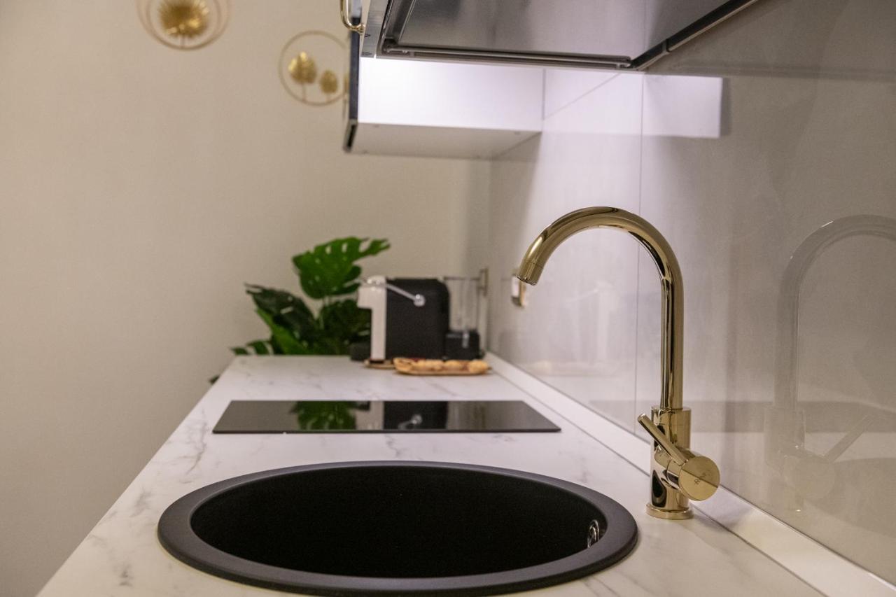 Apartment Fashion Gold With Jacuzzi & Car Garage Bologna