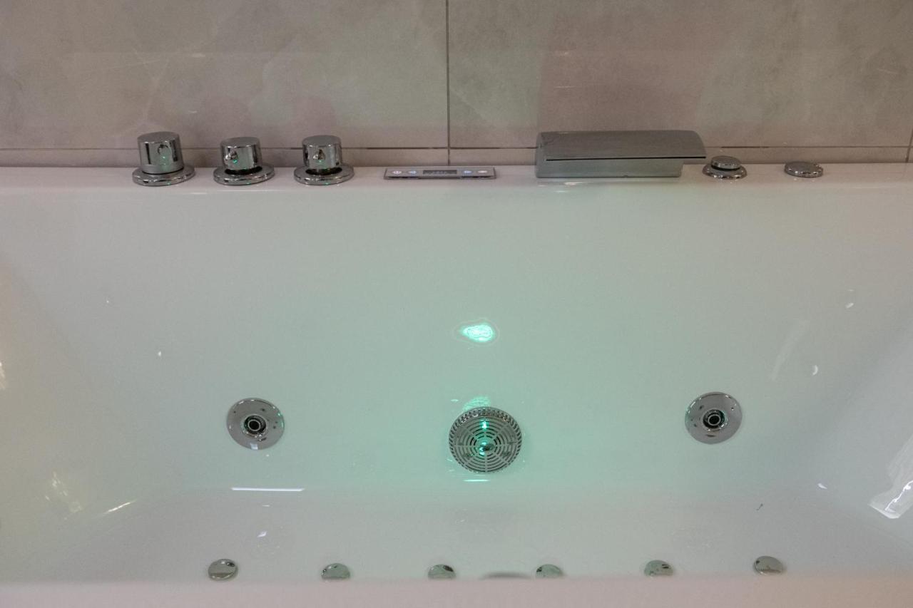 Fashion Gold With Jacuzzi & Car Garage * Bologna