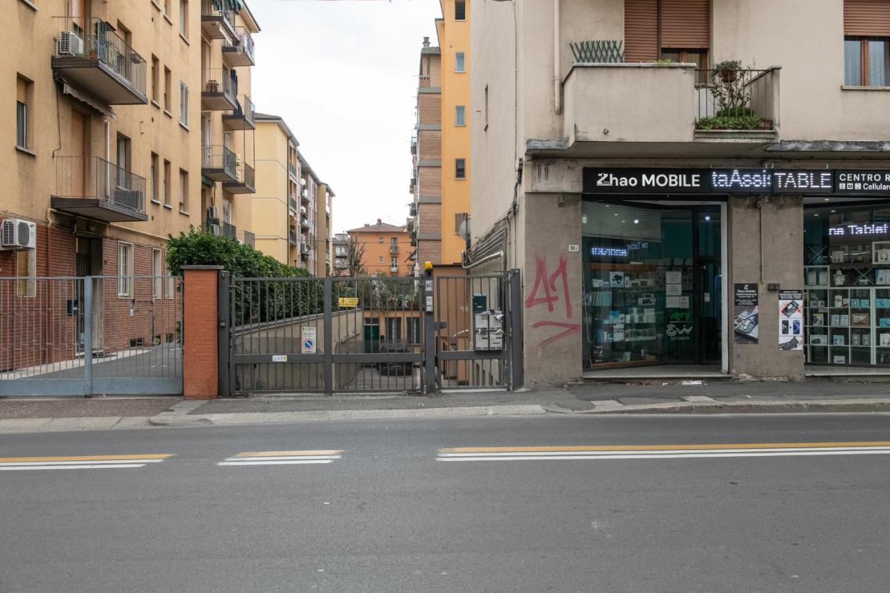 Fashion Gold With Jacuzzi & Car Garage Apartment