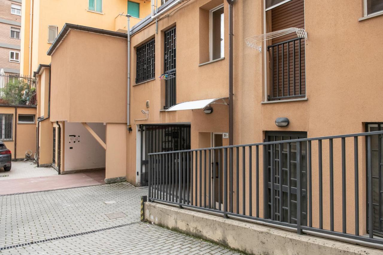Apartment Fashion Gold With Jacuzzi & Car Garage Bologna