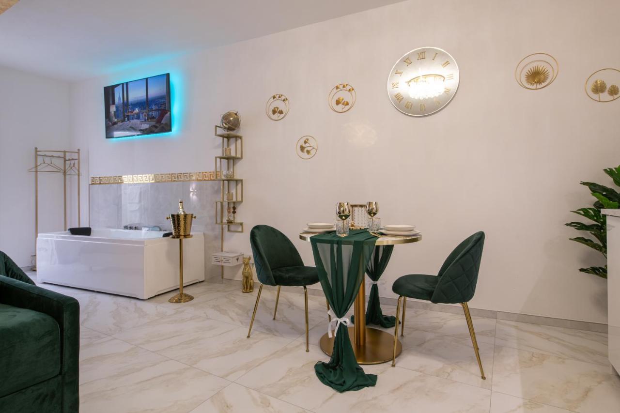 Apartment Fashion Gold With Jacuzzi & Car Garage *