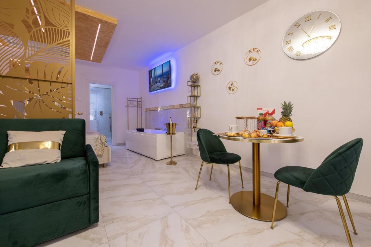 Apartment Fashion Gold With Jacuzzi & Car Garage Bologna