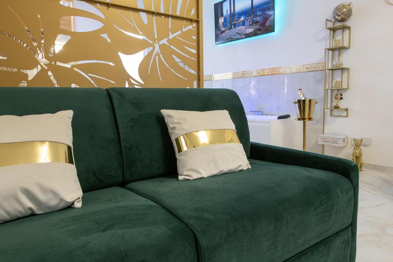 Apartment Fashion Gold With Jacuzzi & Car Garage *