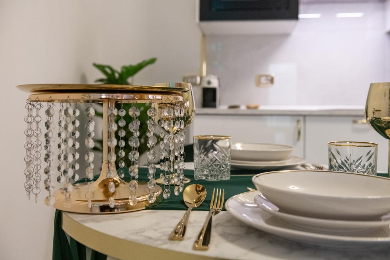 Fashion Gold With Jacuzzi & Car Garage Apartment Bologna