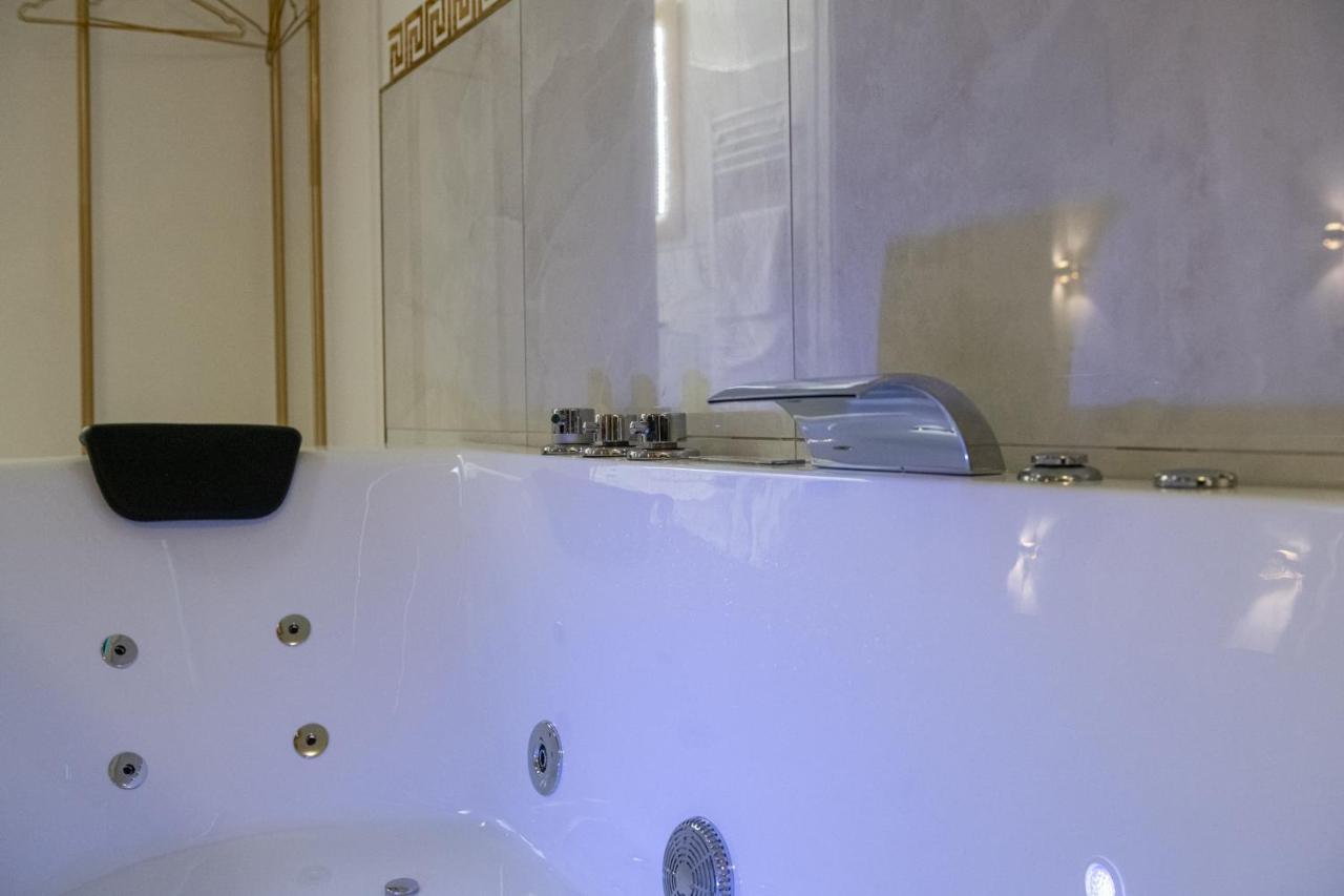 Fashion Gold With Jacuzzi & Car Garage Bologna