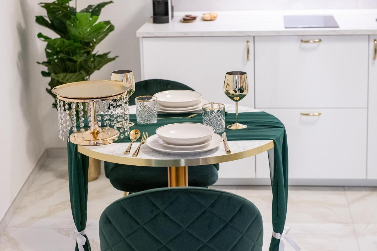 Apartment Fashion Gold With Jacuzzi & Car Garage Bologna