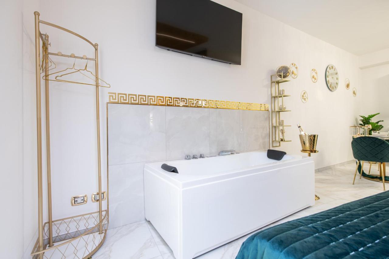 Fashion Gold With Jacuzzi & Car Garage * Bologna