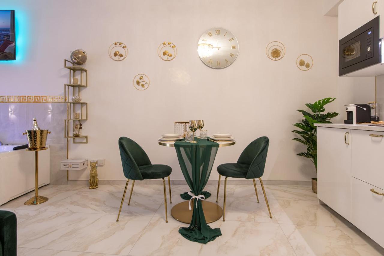 Apartment Fashion Gold With Jacuzzi & Car Garage *