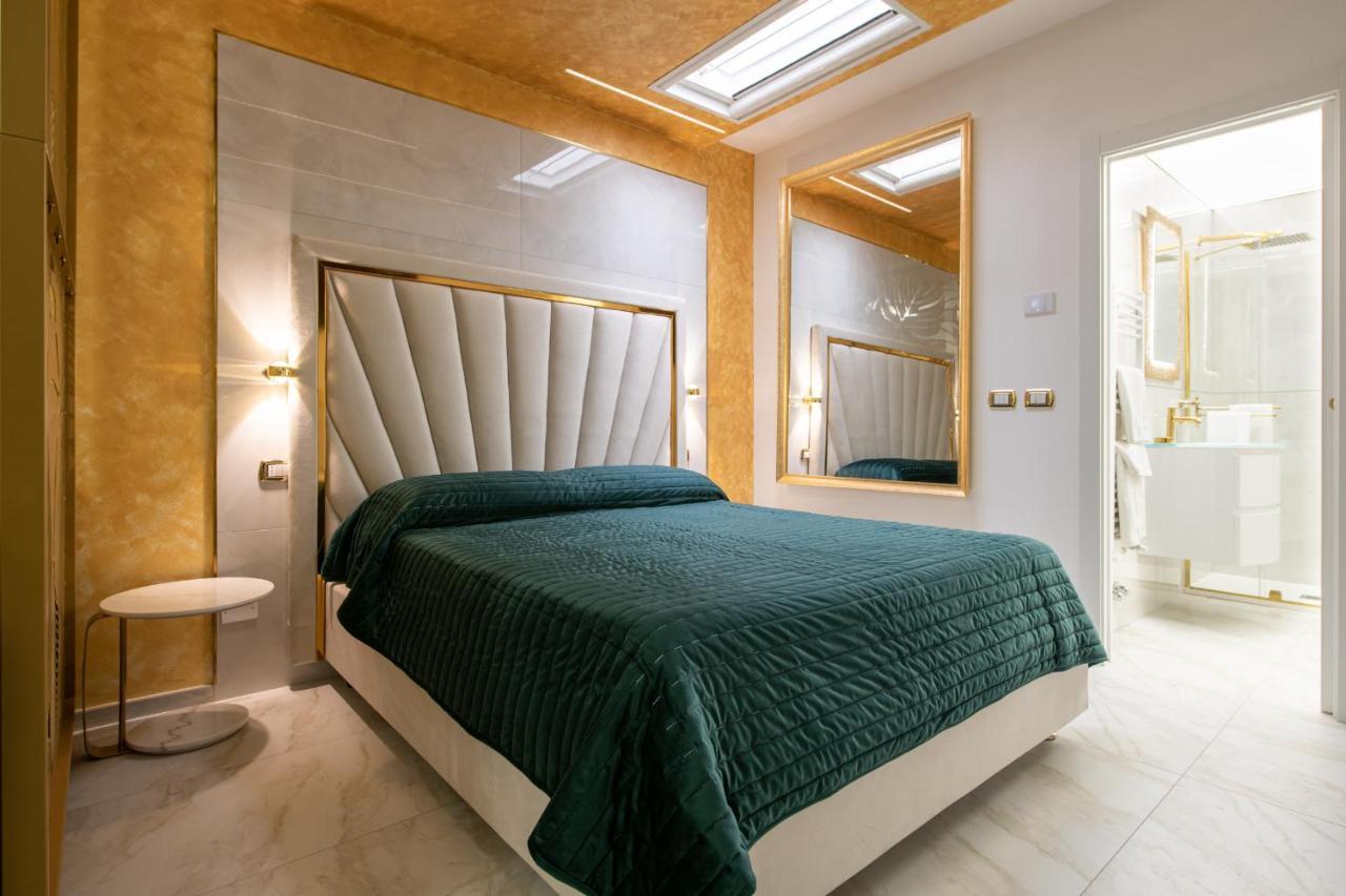 Fashion Gold With Jacuzzi & Car Garage Apartment Bologna