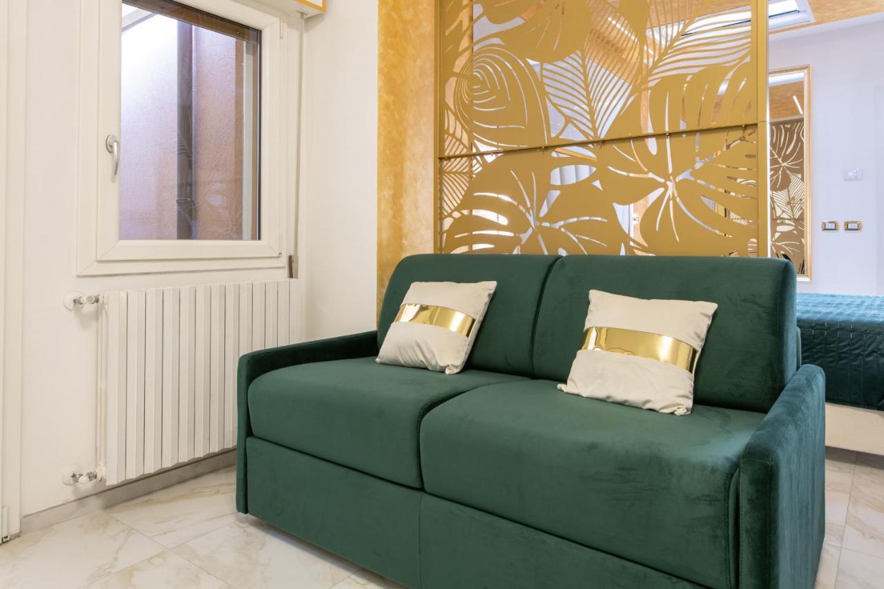 Fashion Gold With Jacuzzi & Car Garage Apartment Bologna