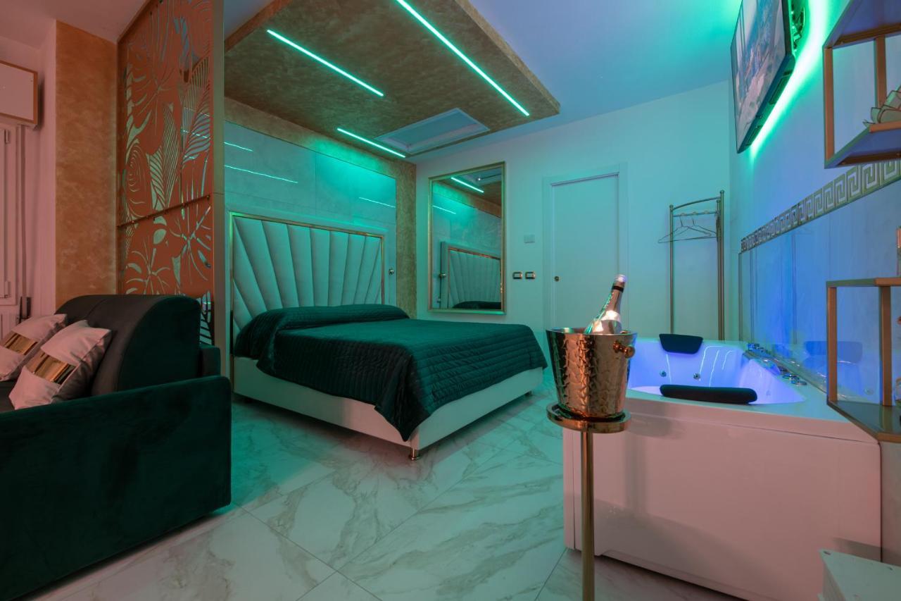 Apartment Fashion Gold With Jacuzzi & Car Garage Bologna