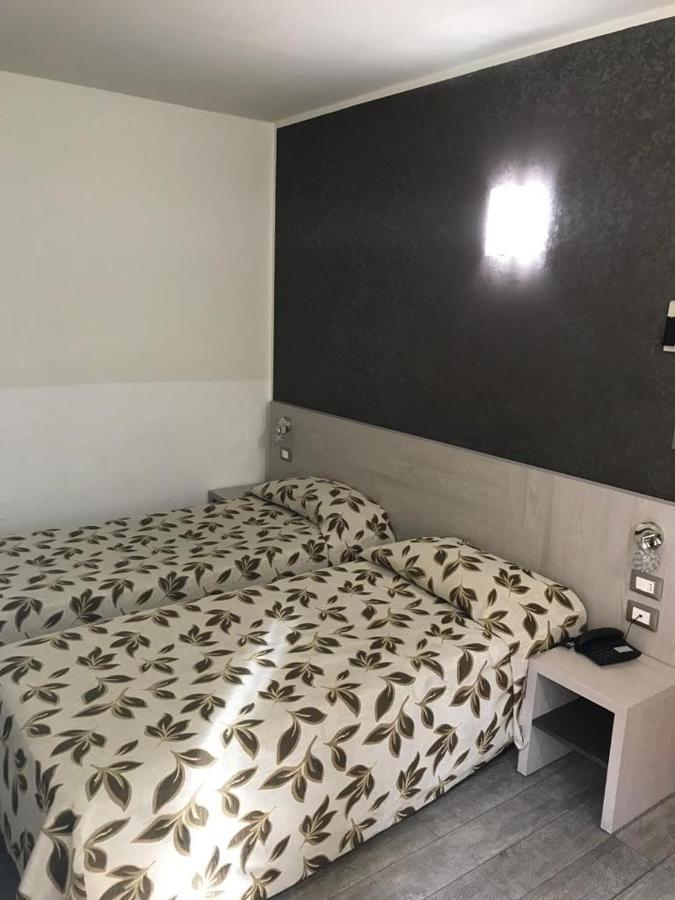Hotel Holiday- Finestrella 3*