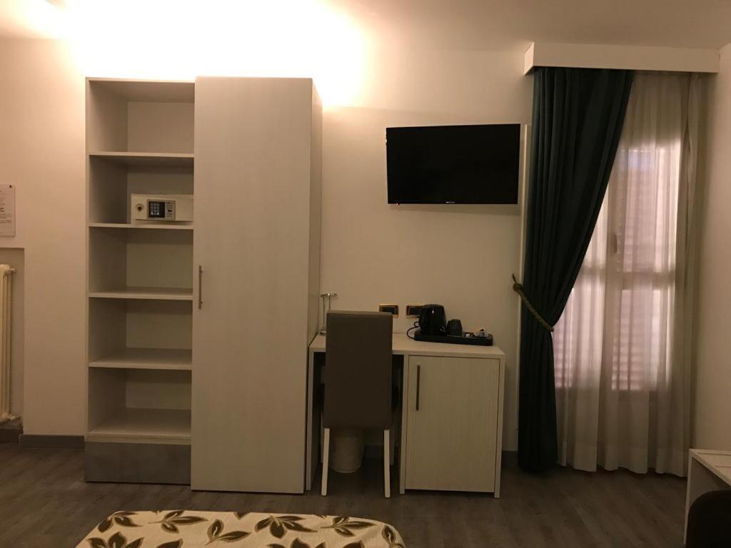 Hotel Holiday- Finestrella