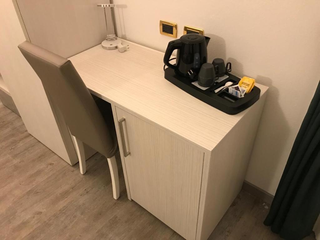 Holiday- Finestrella 3* Bologna
