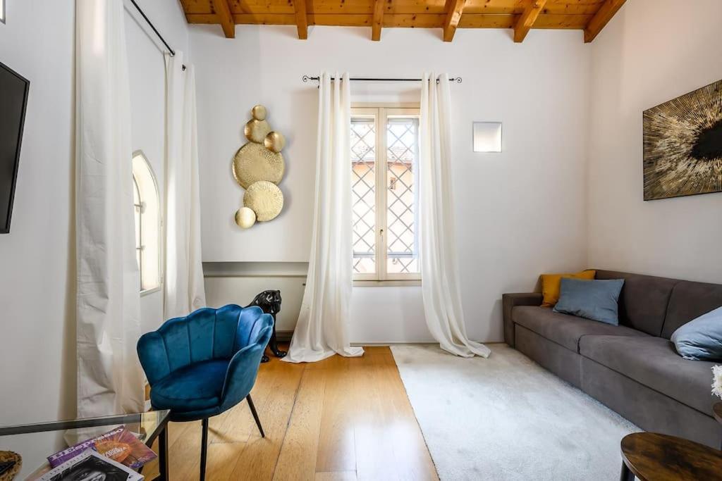 Ab Plus - Via Del Carro 11 *