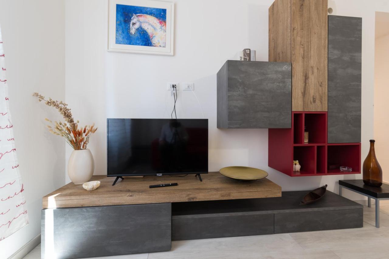 Capo Di Lucca - In The Historical Center With Terrace Apartment