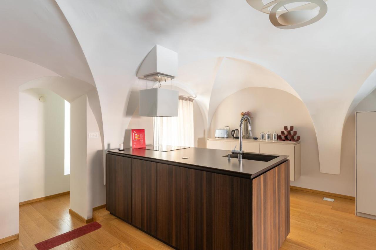 Apartment Santo Stefano Elegant By Wonderful Italy