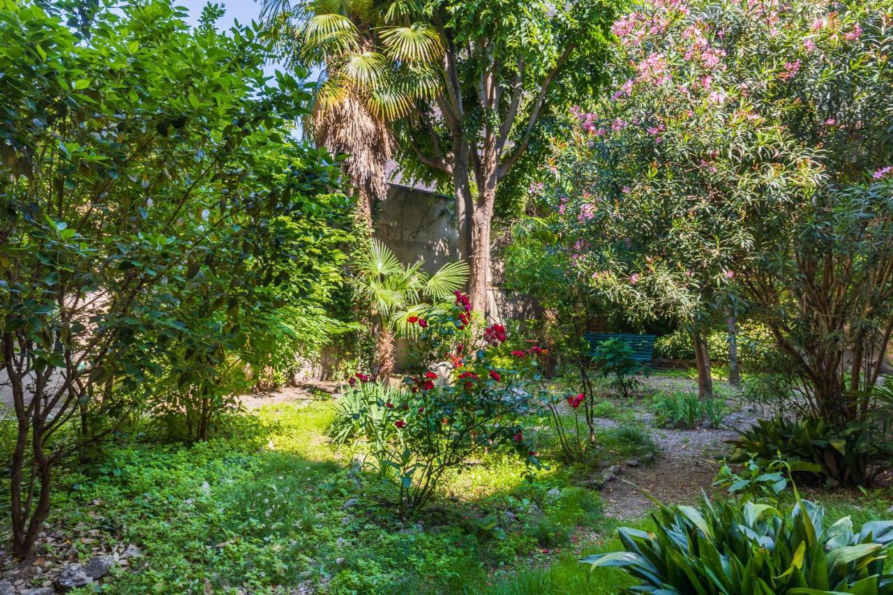 Belle Arti Gallery Garden House *