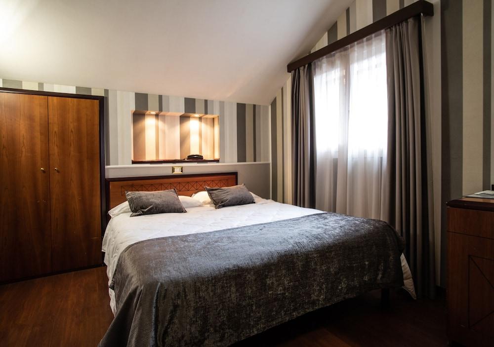 Astoria Hotel