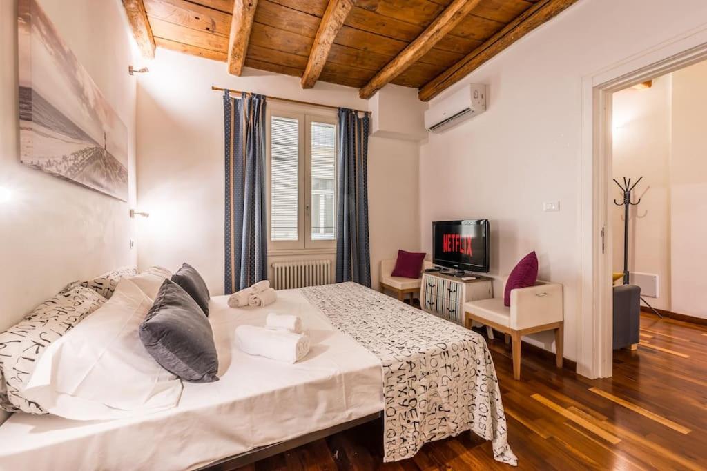 Ab - Via San Vitale 126