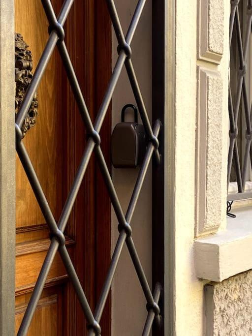 Ground Floor Luxe Historic Studio City Centre Bologna