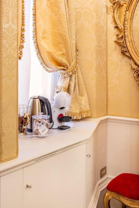 Ground Floor Luxe Historic Studio City Centre Apartment *