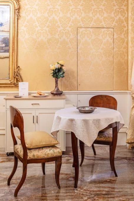 Apartment Ground Floor Luxe Historic Studio City Centre Bologna