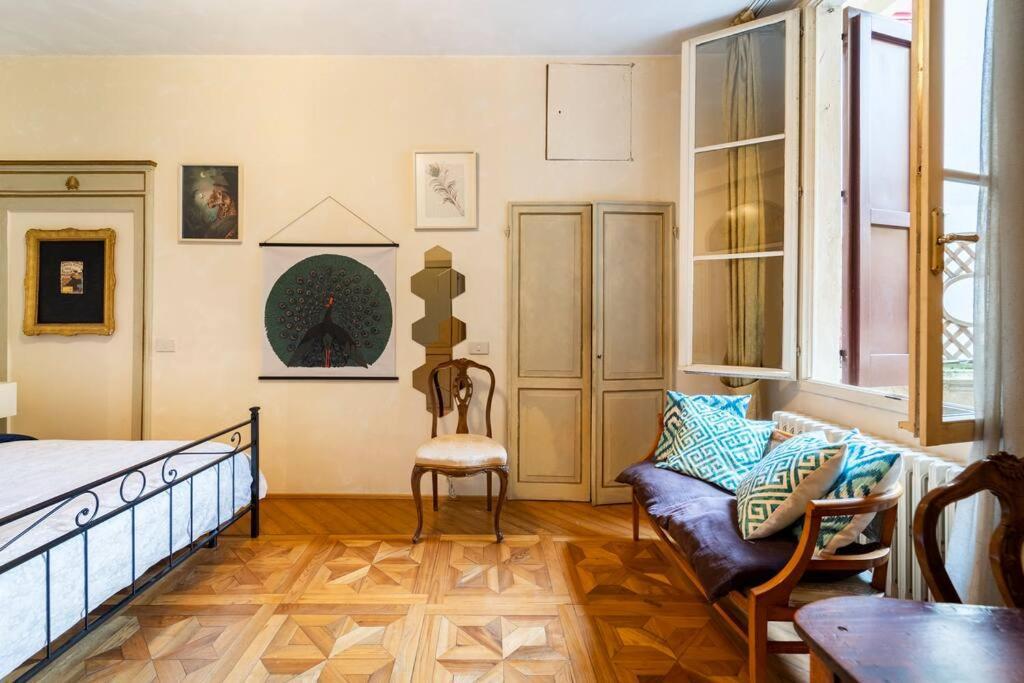 Elegante E La Foglia D'oro Bologne