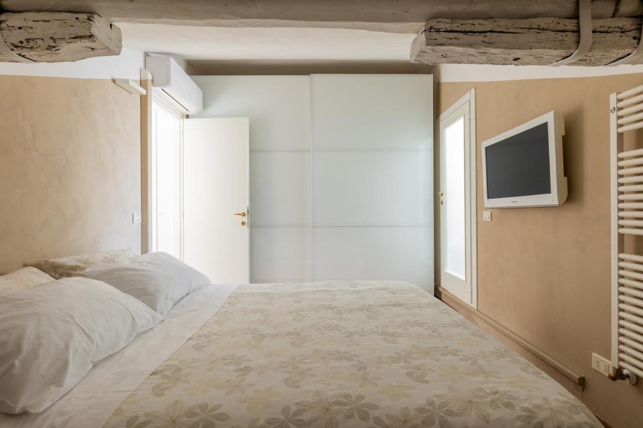 Apartamento Con Terrazza Tra I Tetti Del Centro *