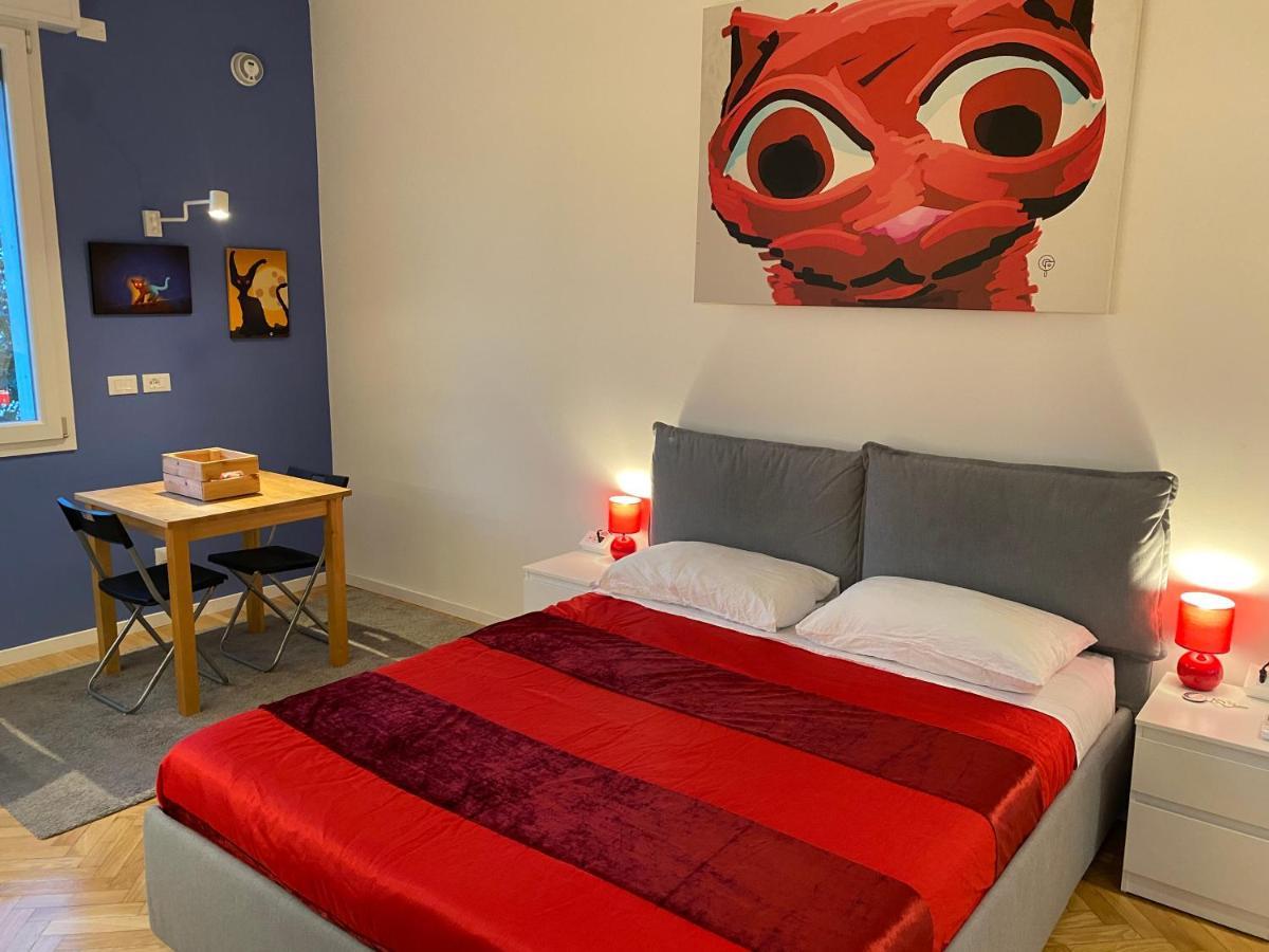 Tra Le Torri - Ampia Stanza Privata In Con Bagno Privato Accessibile Da Corridoio Bed and breakfast Bolonia