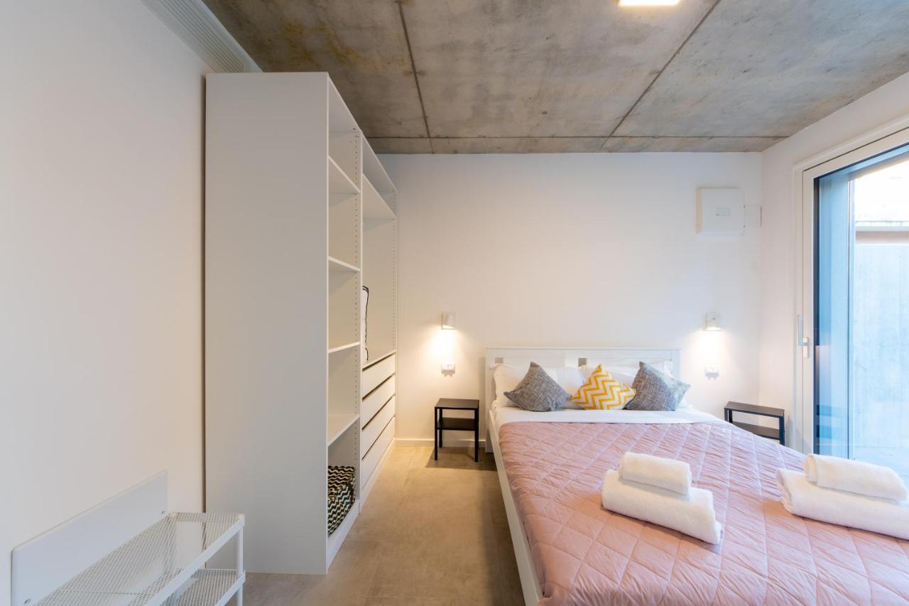 Housmart Toscana 53 Black Bolonia