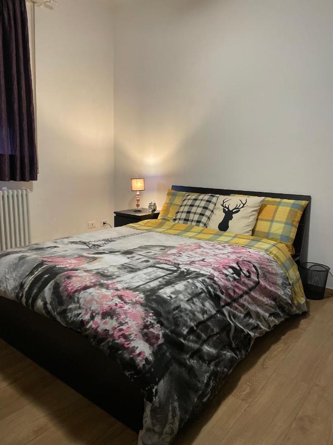 Guest house Castle Door House - Single With Double Beds Near Train Station