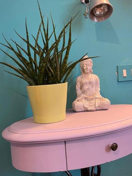 Appartement Spazioviola Intimo Boho Style Uno Spazio Magico Per L'energia Che Si Respira In Un Palazzo Della Vecchia Qui Nulla E Perfetto Ma Tutto Racconta No Wi-fi No Aria Condizionata