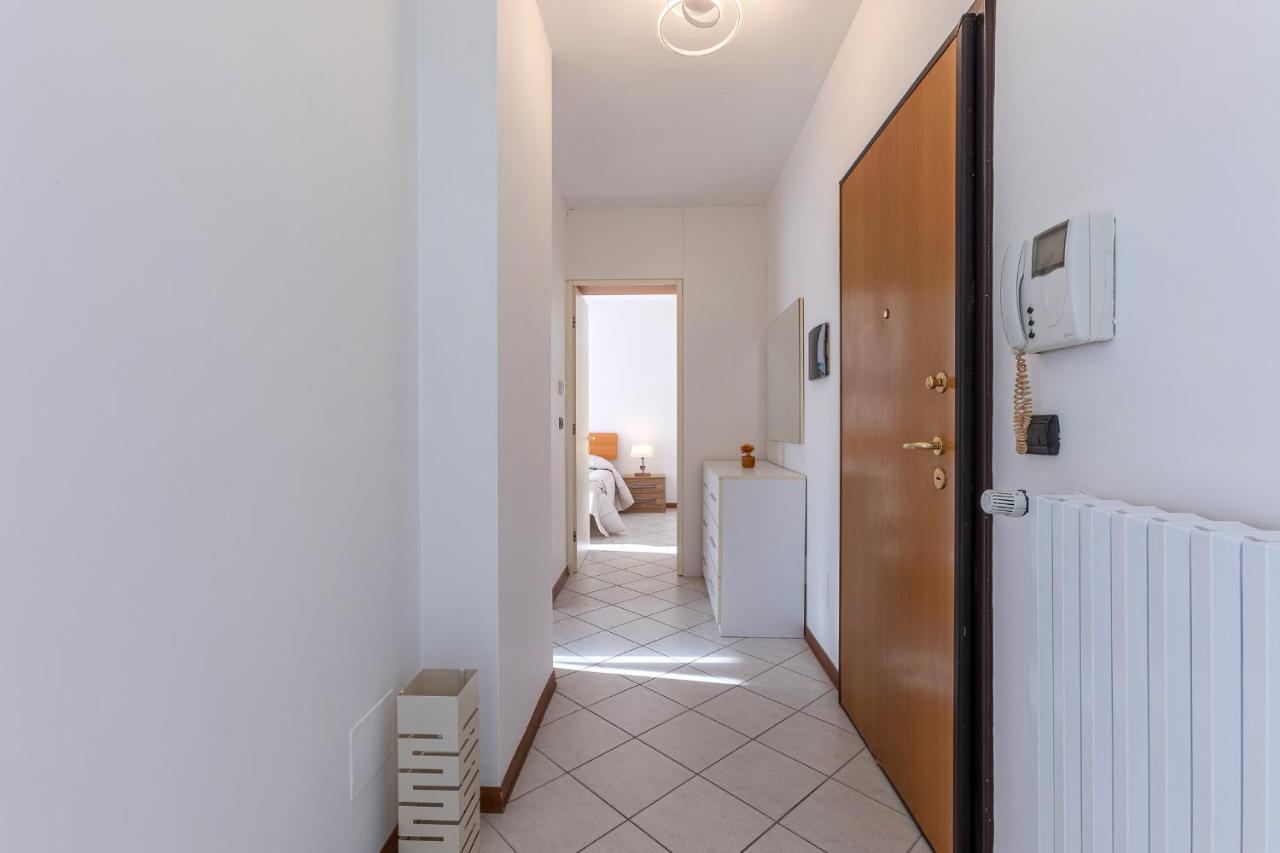 Bright & Airy Near Zanolini Station Appartement