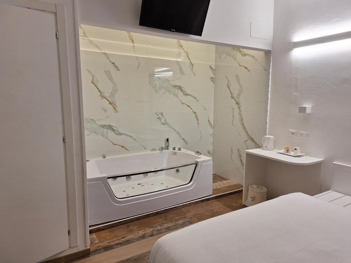Hotel Holiday- Finestrella Bologna