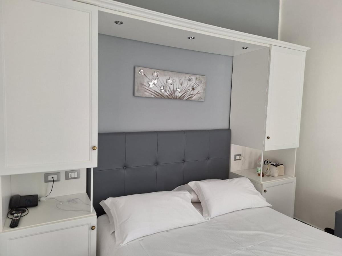 Holiday- Finestrella 3* Bologna