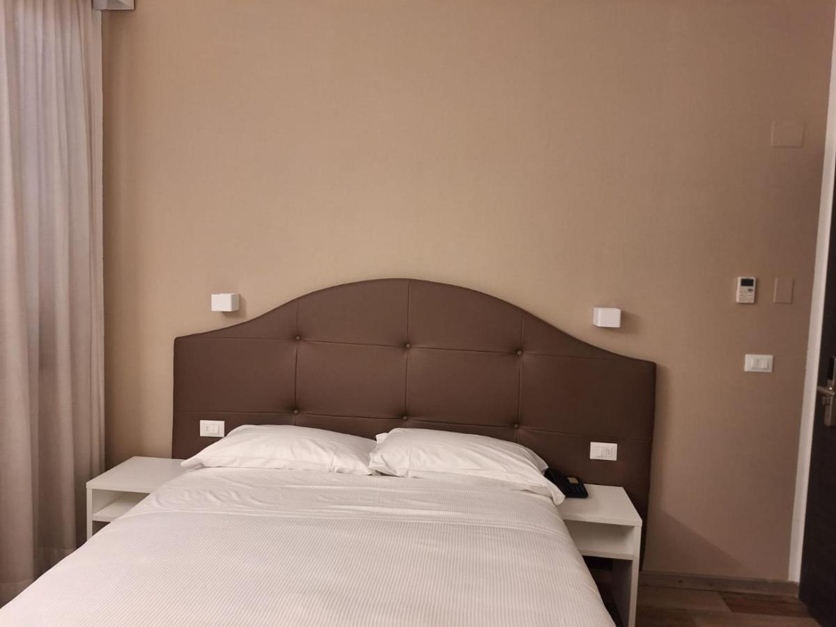 Hotel Holiday- Finestrella 3*