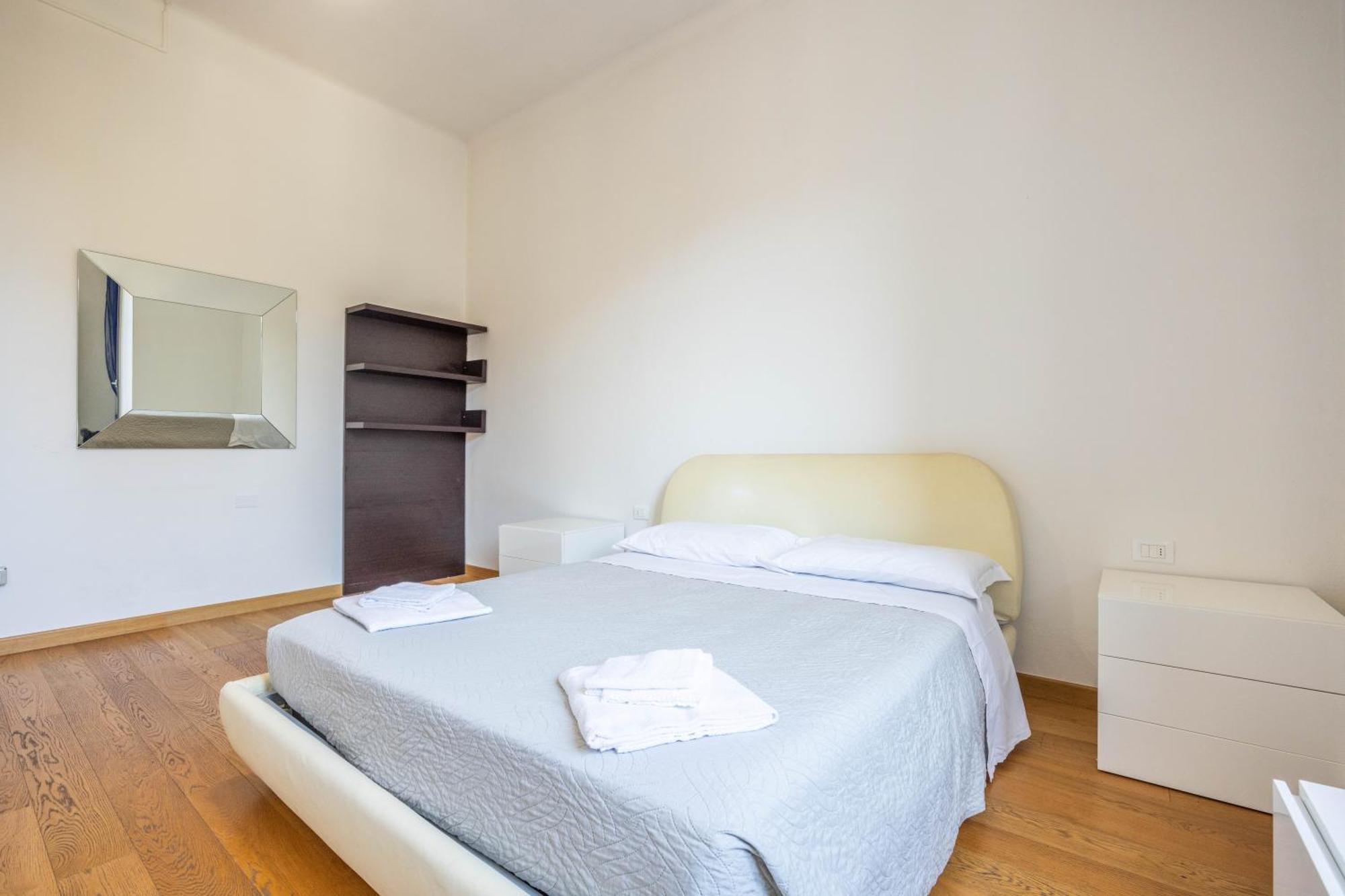 Albertoni Holidays, By Short Holidays