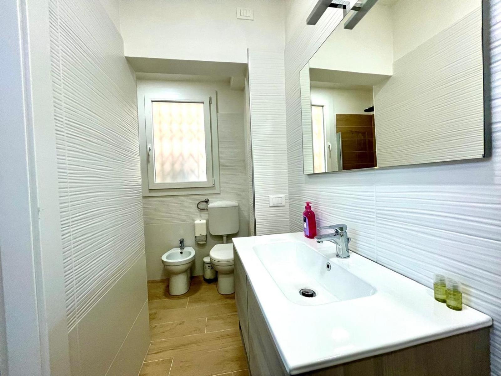 Appartamento 50 Tourist House - Pratello - Self Check-in Bologna