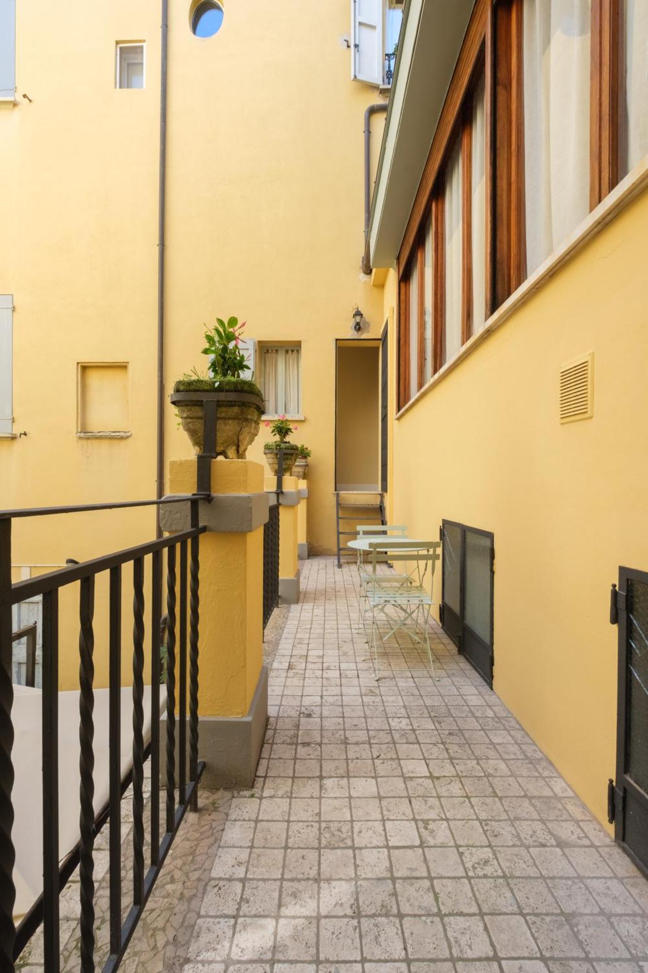 Nazario Sauro 19 By Bologna