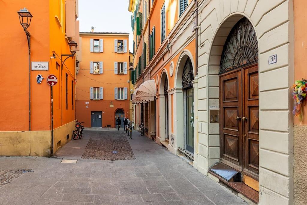 All'ombra Delle Due Torri Family Apartamento *