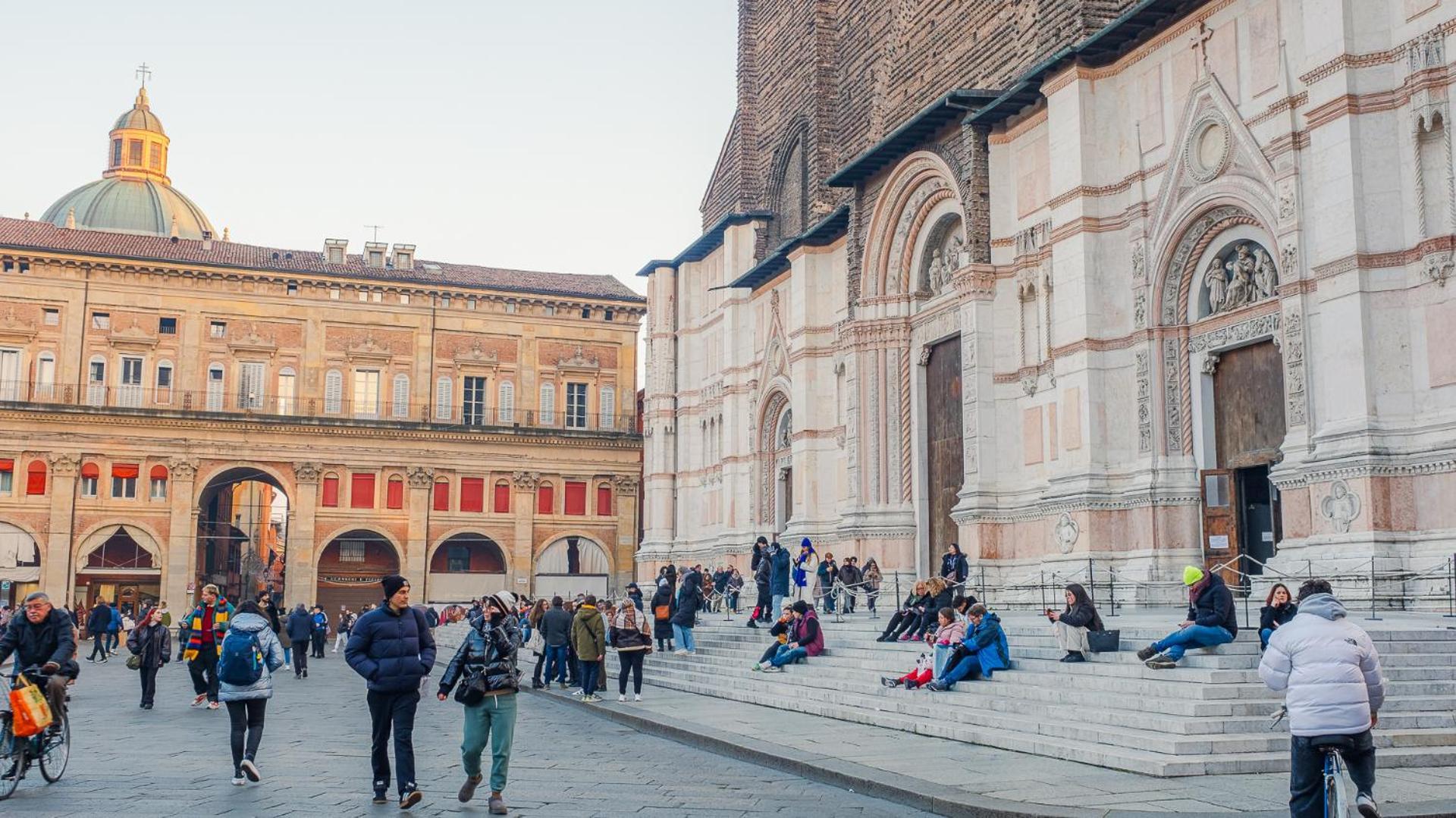 Piazza Grande - Italian Homing * Bologna