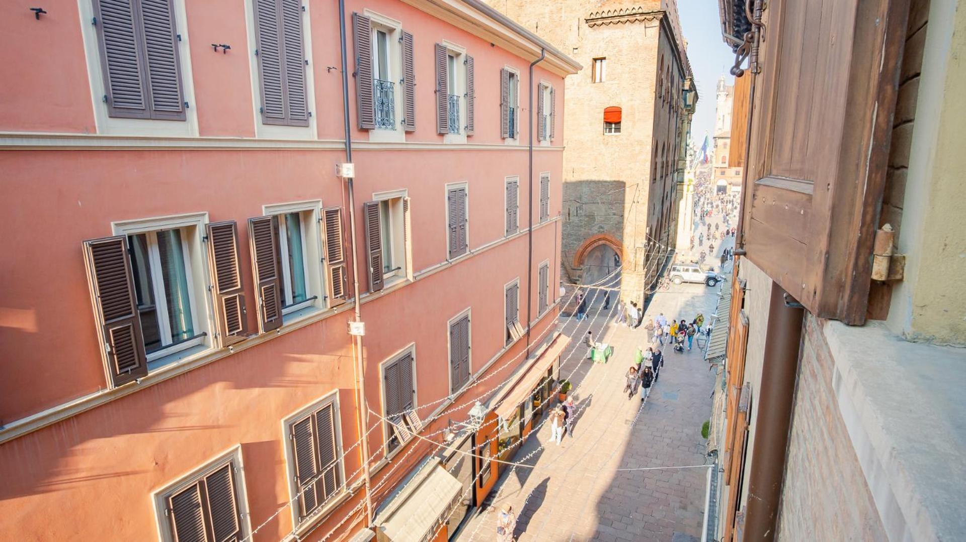 Piazza Grande - Italian Homing